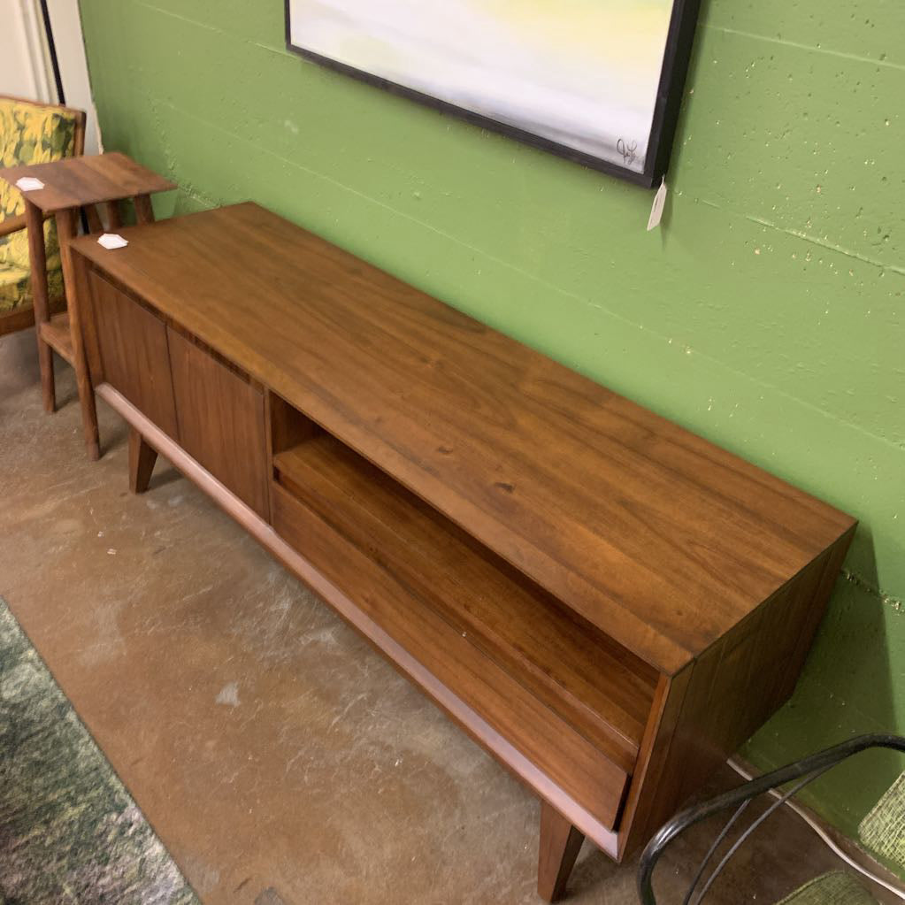 Burdell Small Media Stand C MEDIA STANDS