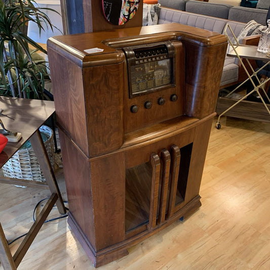 Art Deco Crosley Radio