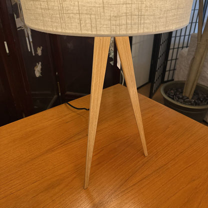 Nat. Finish Tripod Table Lamp LAMPS