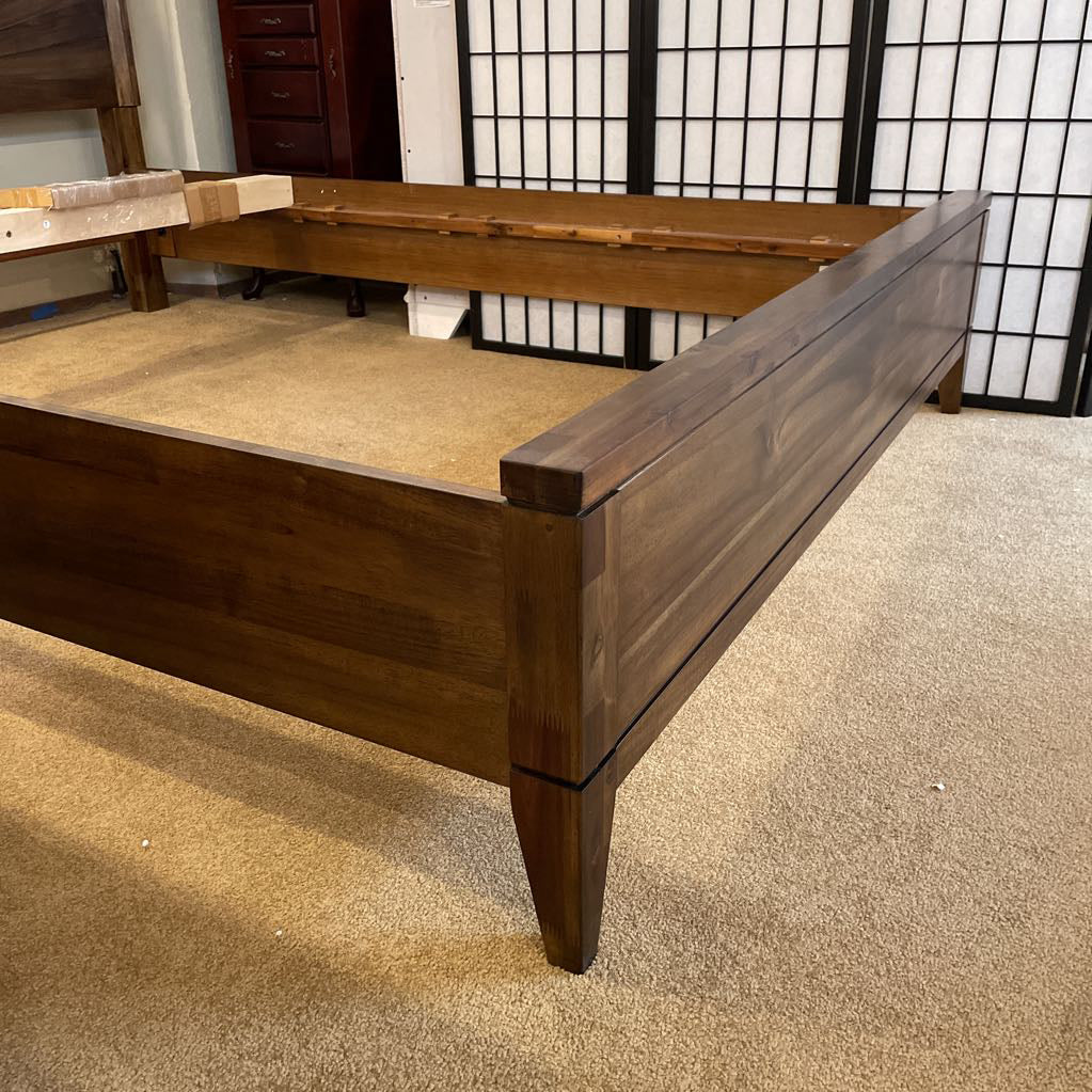 Corona Queen Bed