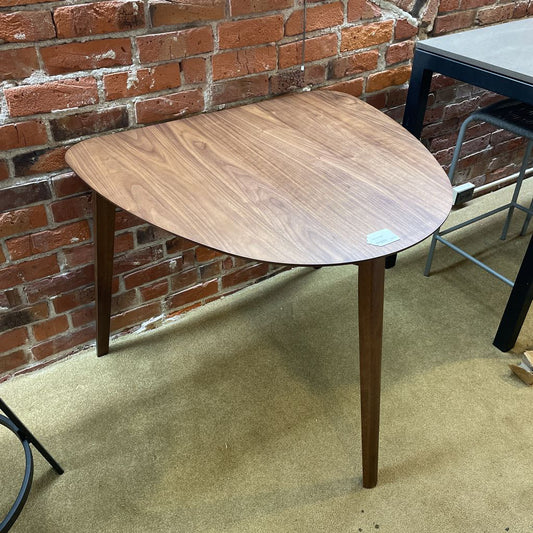 Hoya Corner Table