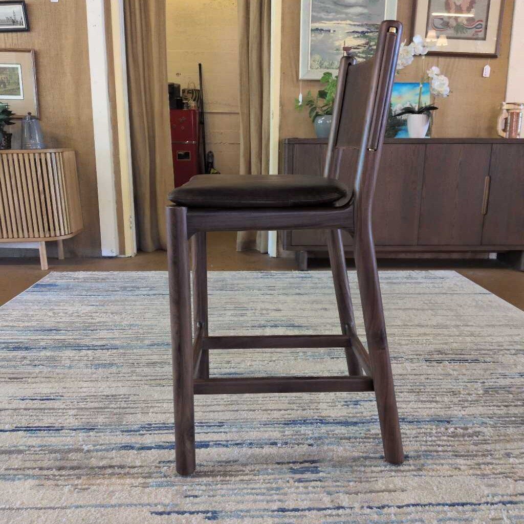 Avon Counter / Walnut Maple Brown Leather
