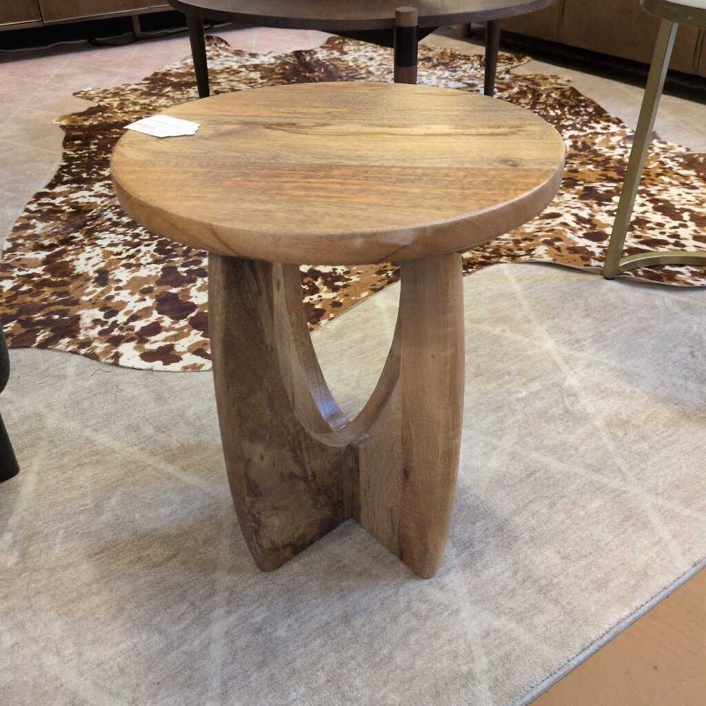 Vaasa Nesting Table Set