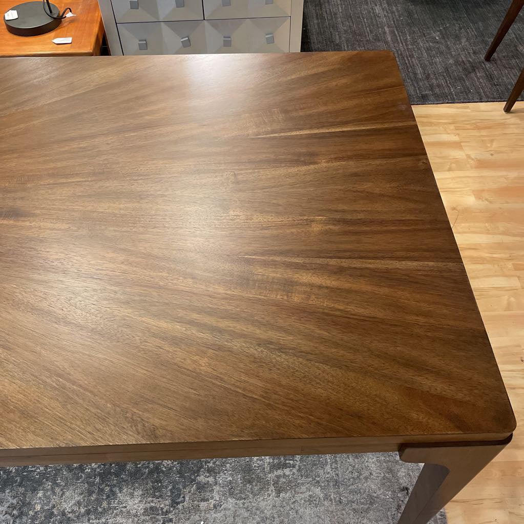 Corona Dining Table