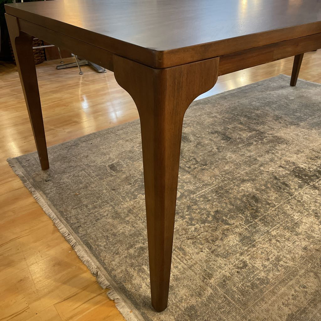 Corona Dining Table