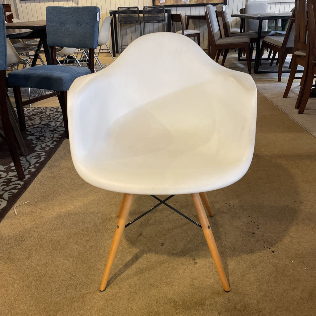 White Molded Mod Chair with Blond Legs