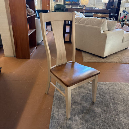 Bassett Solid Wood Round DIning Table w/ 8 chairs