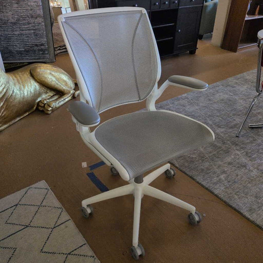 Human Scale Diffrient Office Chair