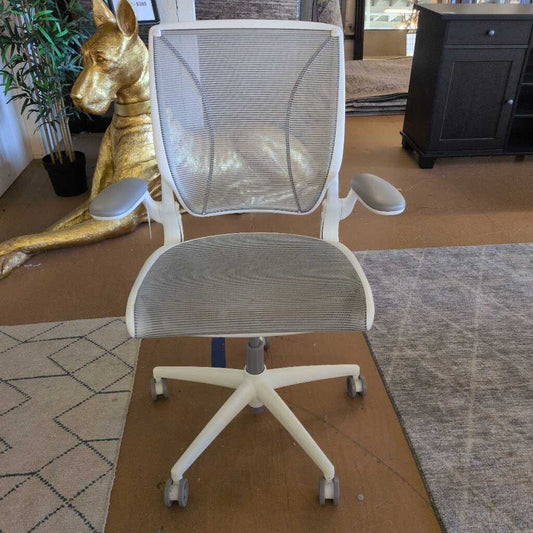 Human Scale Diffrient Office Chair
