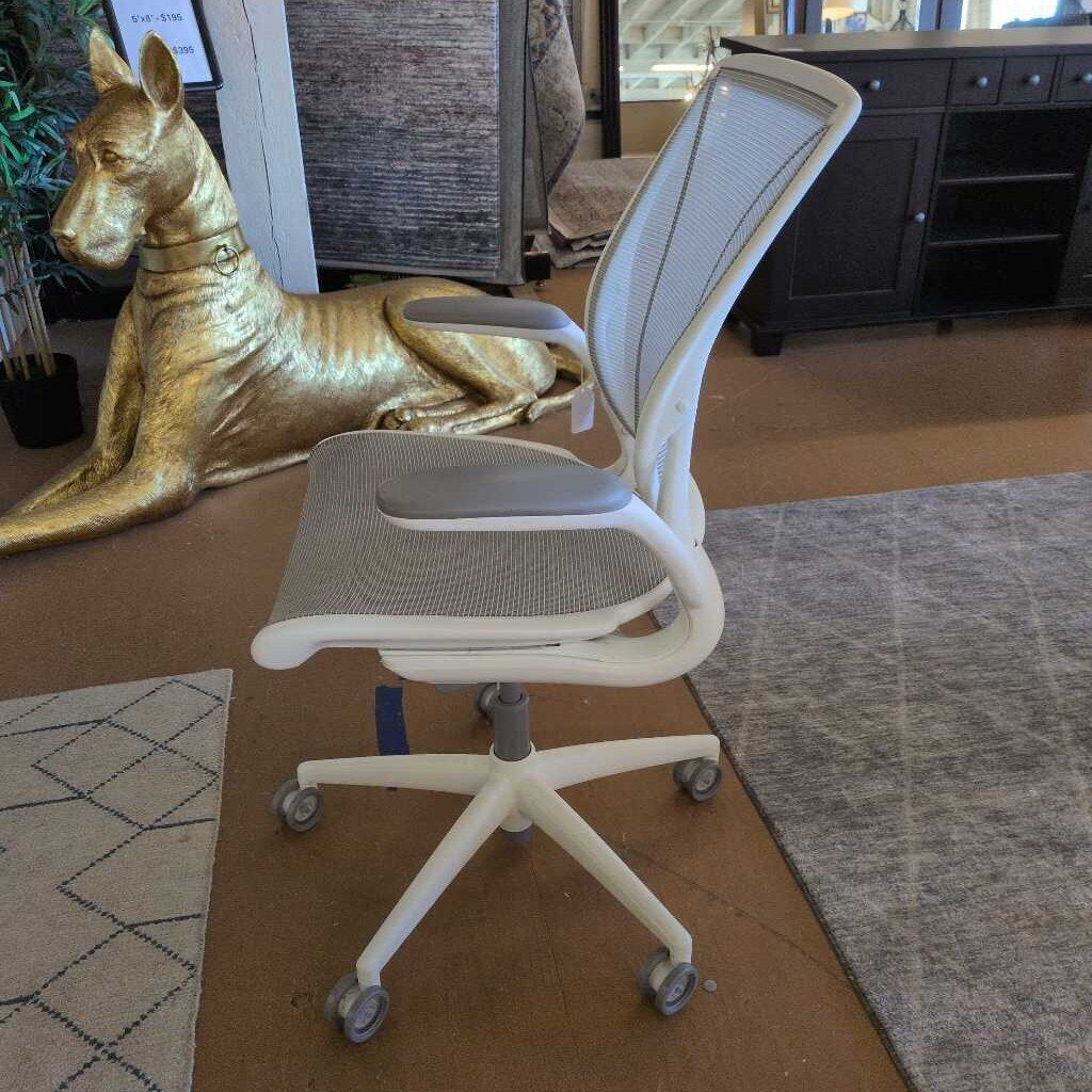 Human Scale Diffrient Office Chair