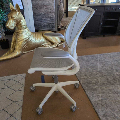 Human Scale Diffrient Office Chair