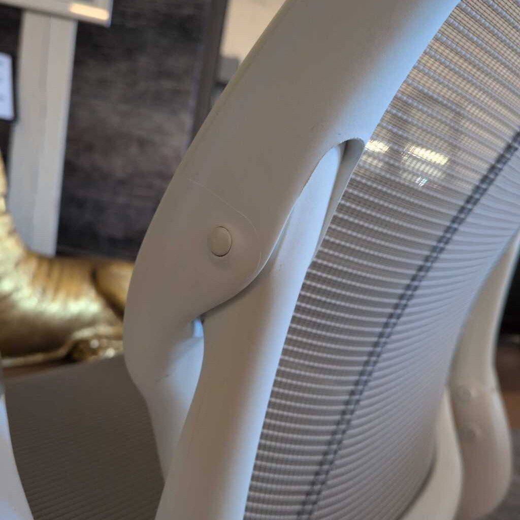 Human Scale Diffrient Office Chair