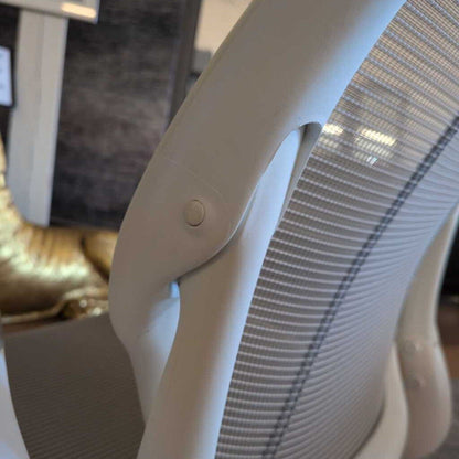 Human Scale Diffrient Office Chair
