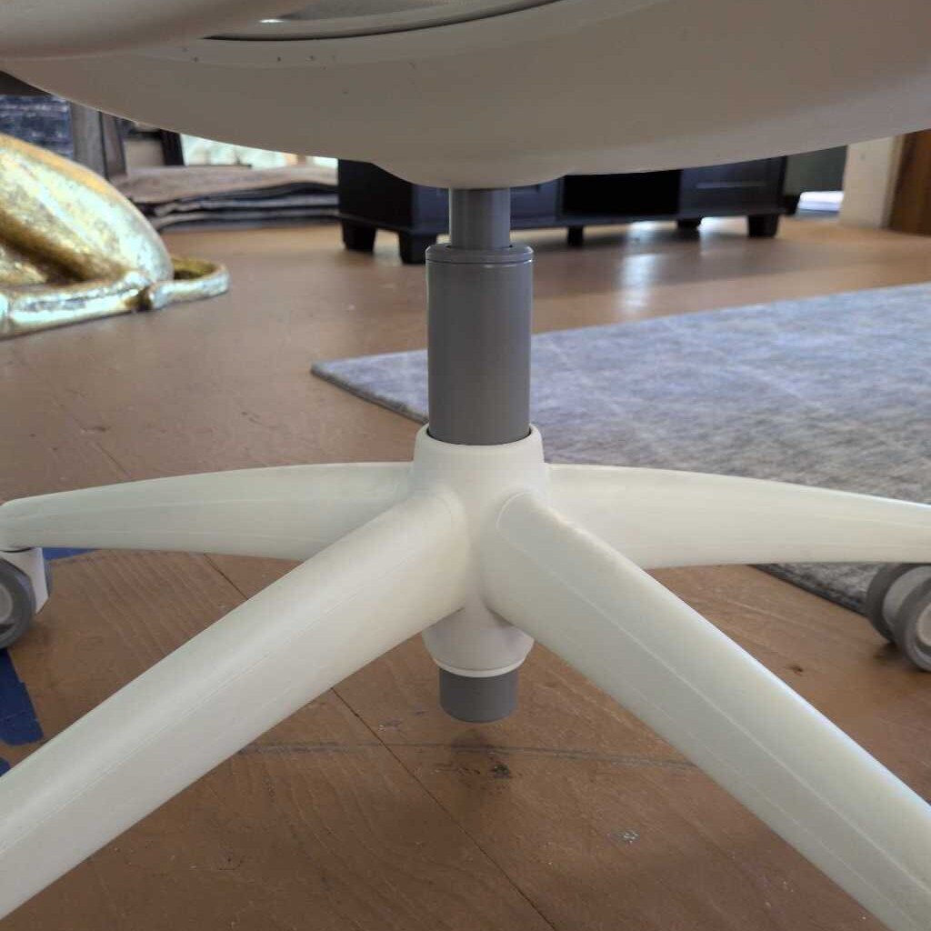 Human Scale Diffrient Office Chair