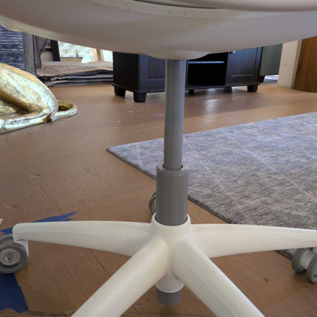 Human Scale Diffrient Office Chair