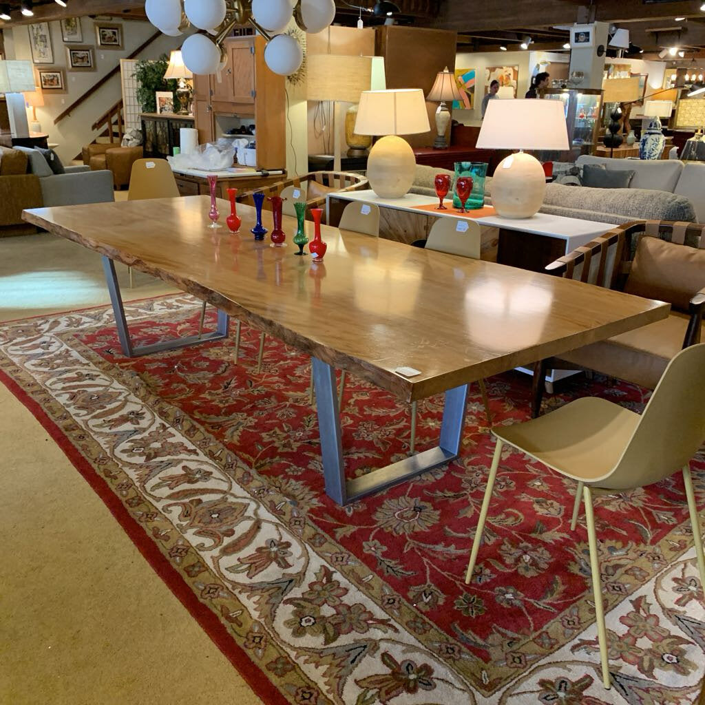 Dining room with a wooden table and chairs on a patterned rug