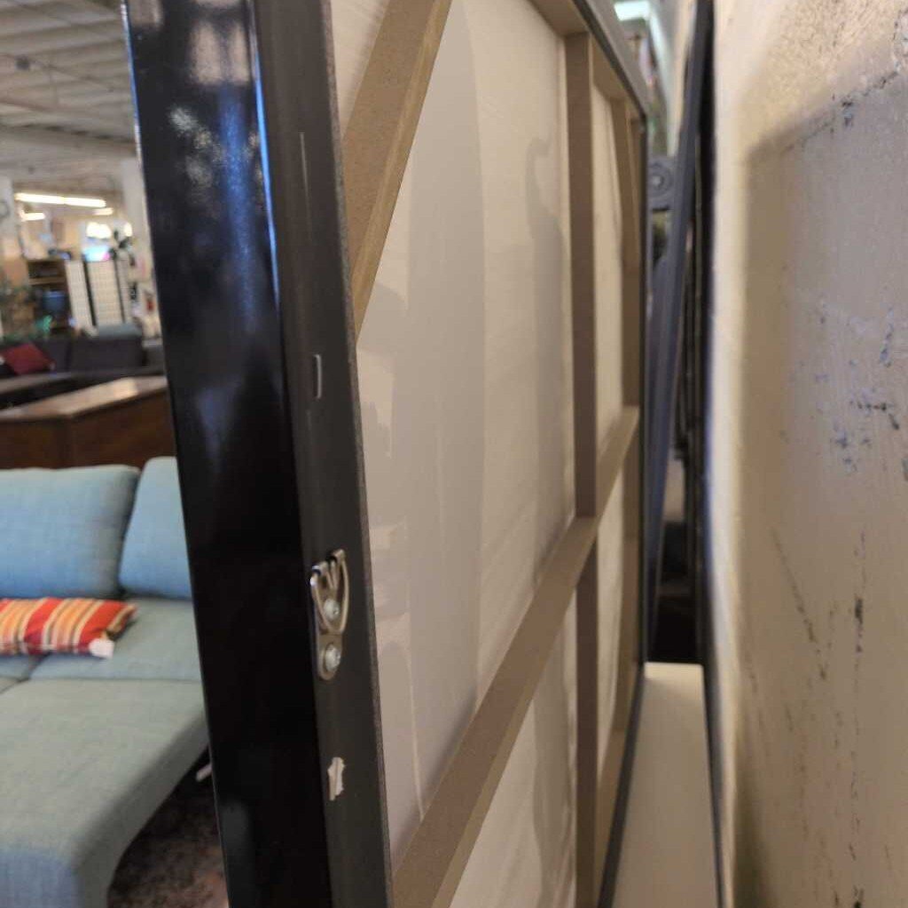 Close-up of a door with a metallic handle in an indoor setting