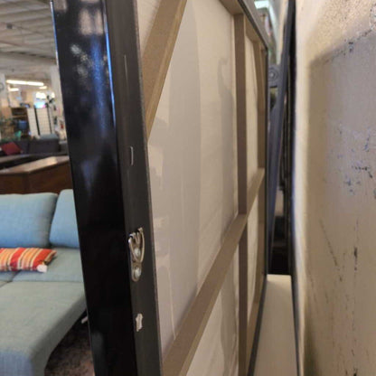 Close-up of a door with a metallic handle in an indoor setting