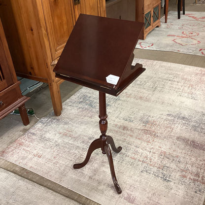 Tilt Top Queen Anne Style Bookstand