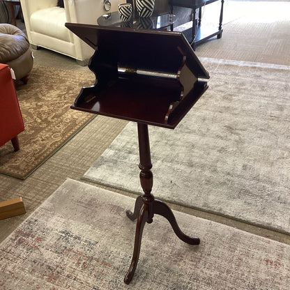 Tilt Top Queen Anne Style Bookstand