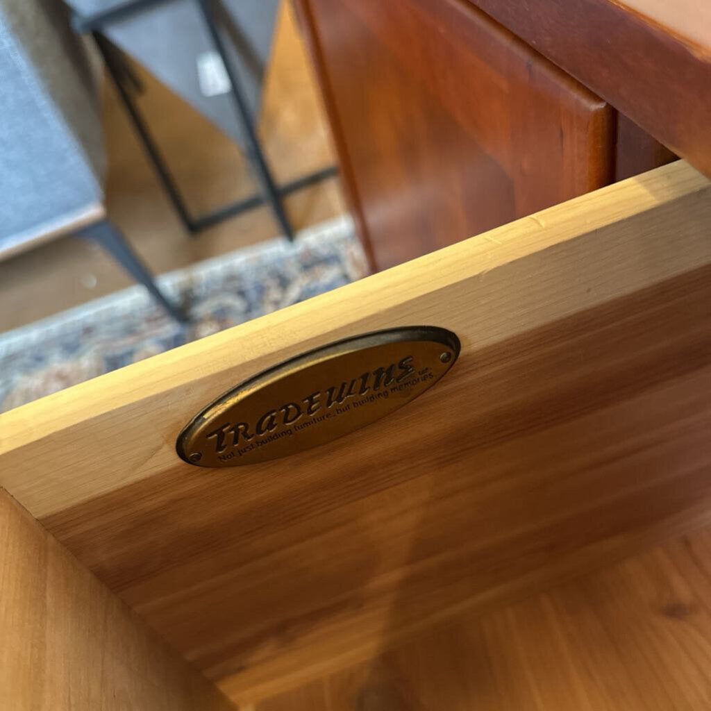 Wooden product with 'Braedwin' branding on a blurred background