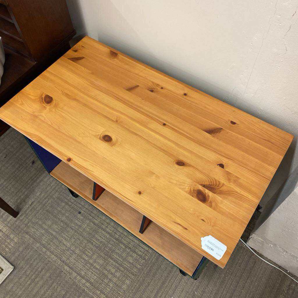 Wooden table with a label on a gray floor and wall background
