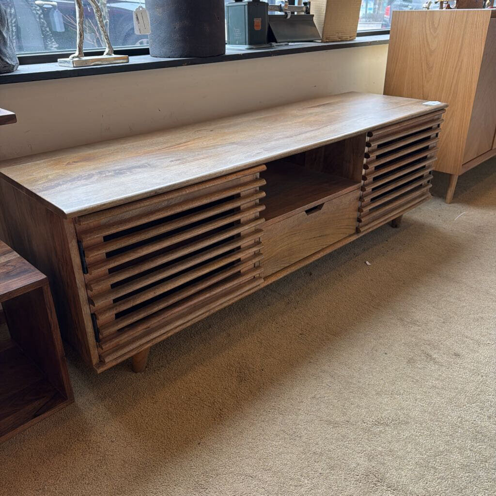 Birger Plasma Media Stand