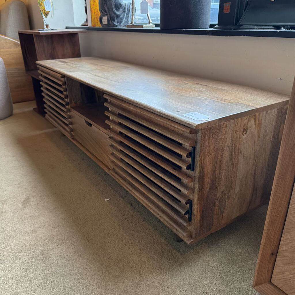 wood low media stand