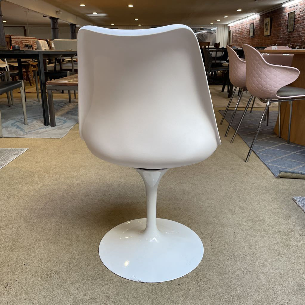 White Mod Chair with Grey Seat U ACCENT CHAIRS