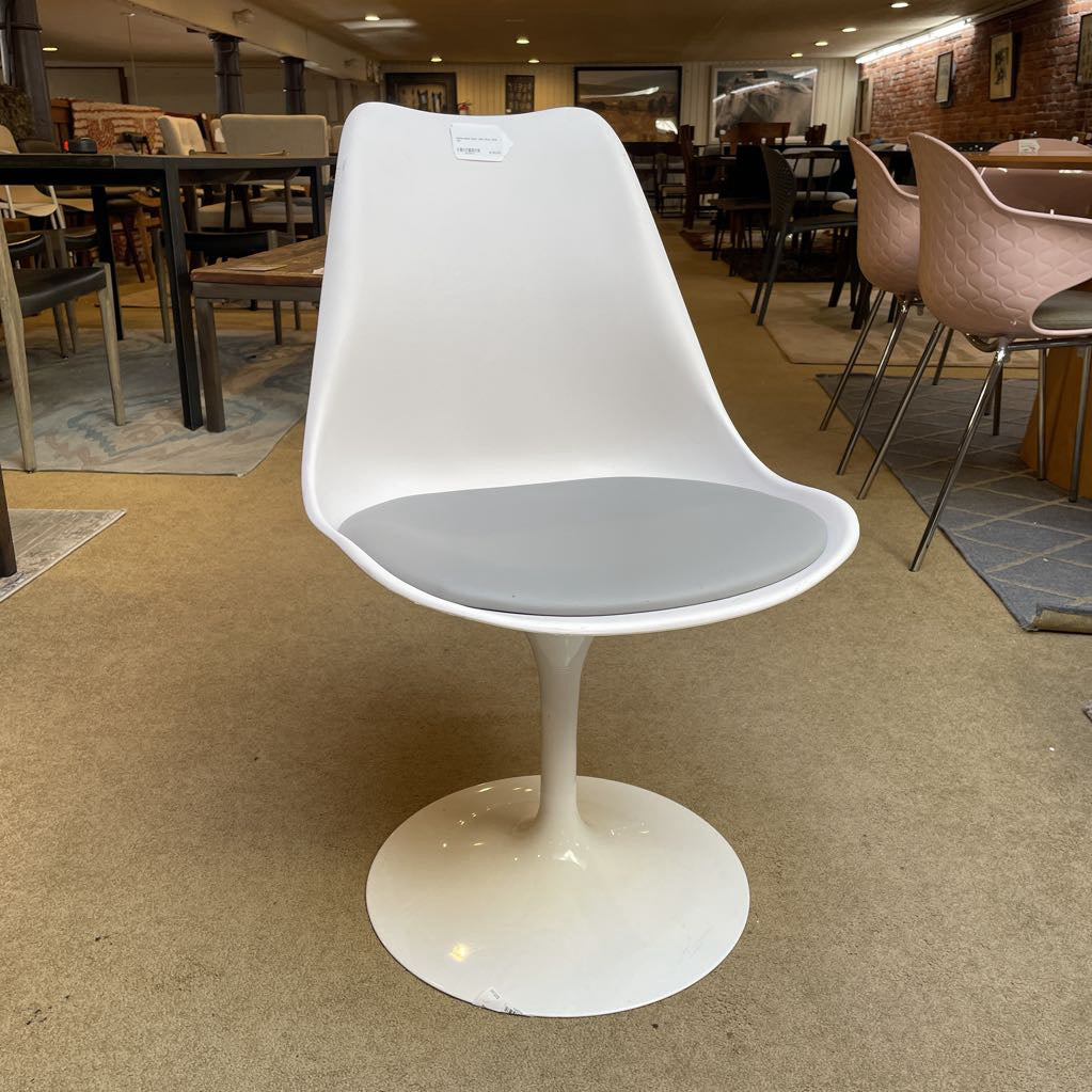 White Mod Chair with Grey Seat U ACCENT CHAIRS