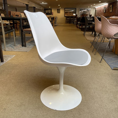 White Mod Chair with Grey Seat U ACCENT CHAIRS