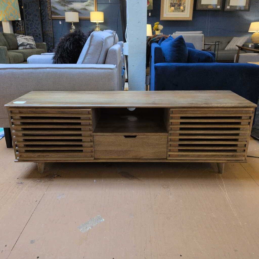 wood low media stand