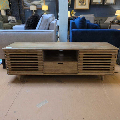 wood low media stand