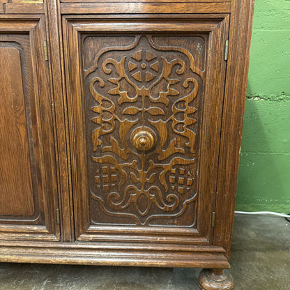 Carved Oak Thomasville Buffet