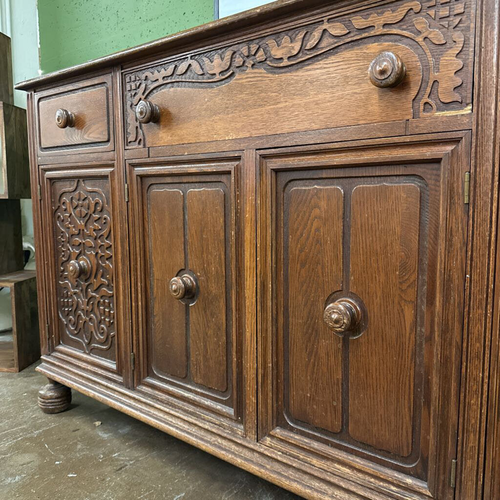 Carved Oak Thomasville Buffet