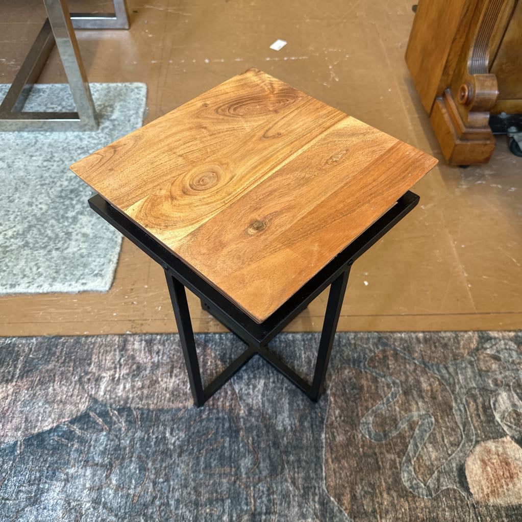 Natural Triangle Cube Side Tabl C SIDE TABLES
