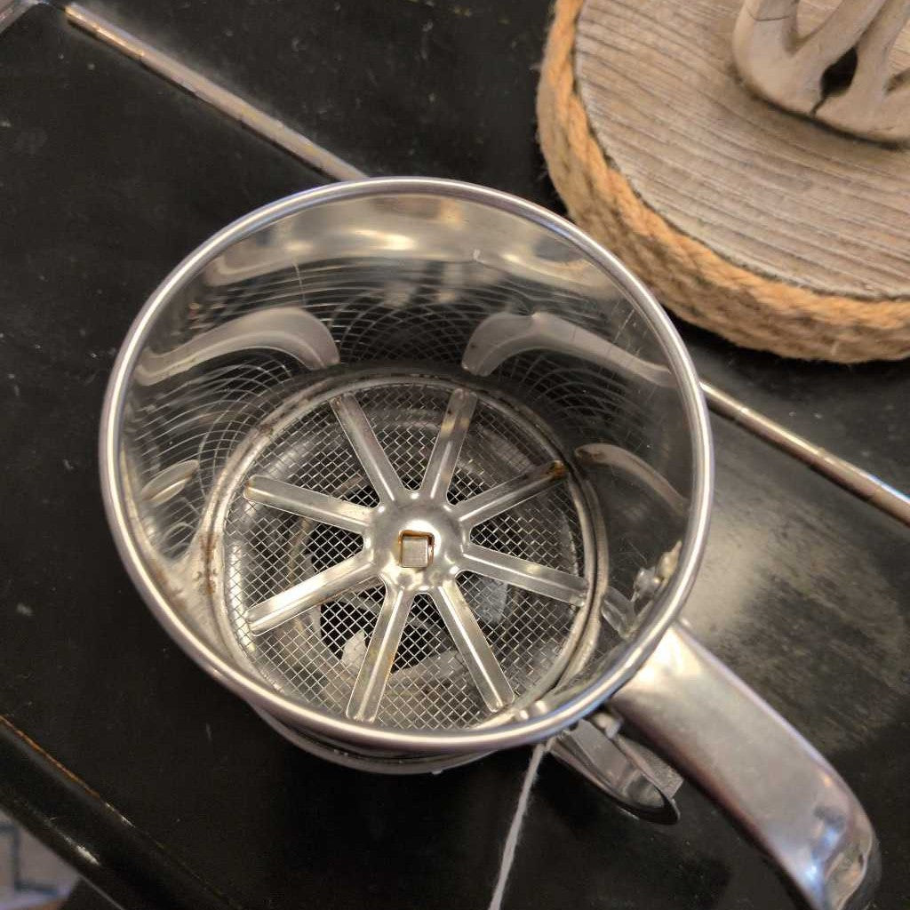 Small Flour Sifter SMALLS
