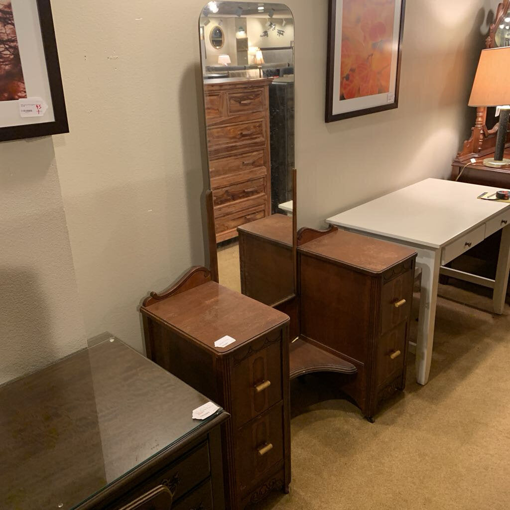 Column Edge Narrow Mirror Vanity