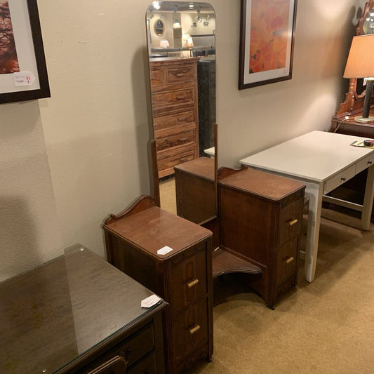 Column Edge Narrow Mirror Vanity