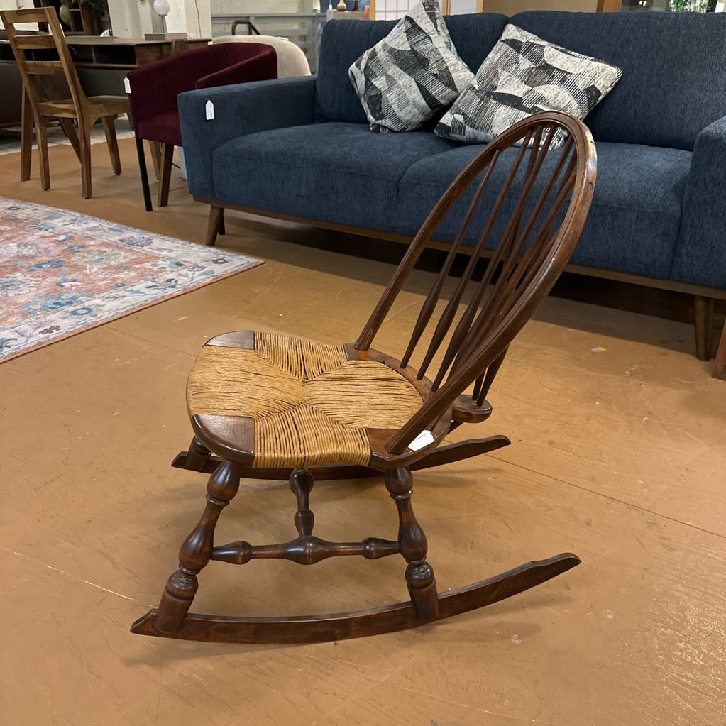 Turned Spindle Rocking Chair U ACCENT CHAIRS
