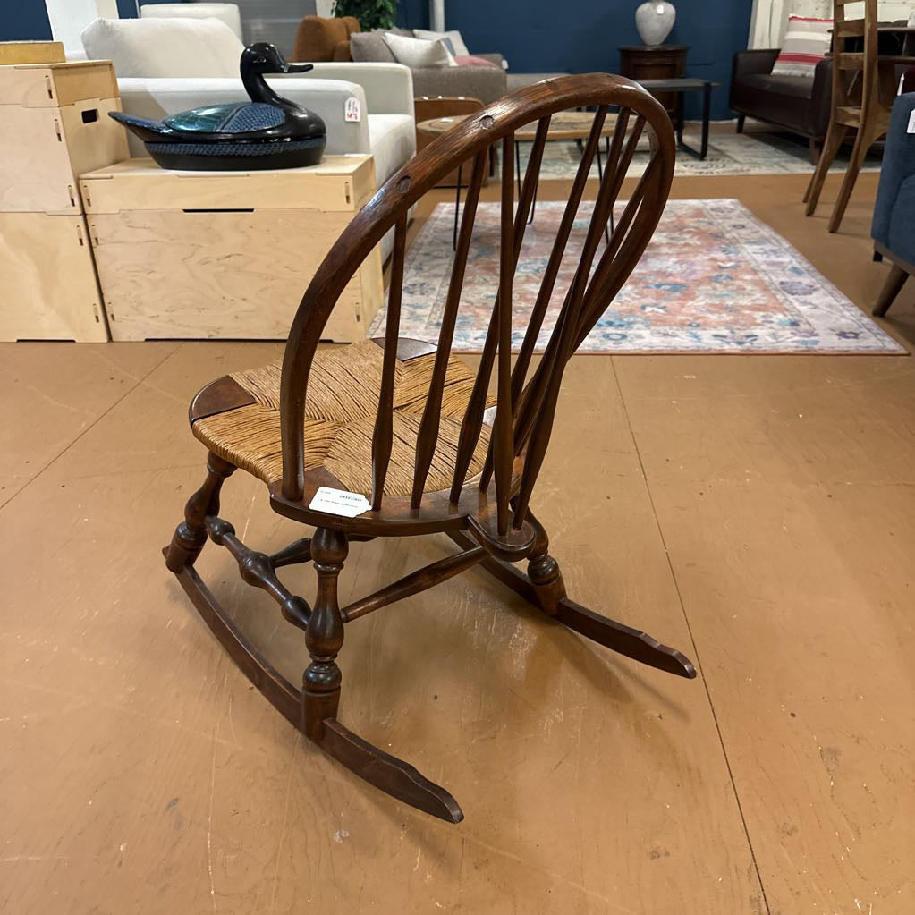 Turned Spindle Rocking Chair U ACCENT CHAIRS