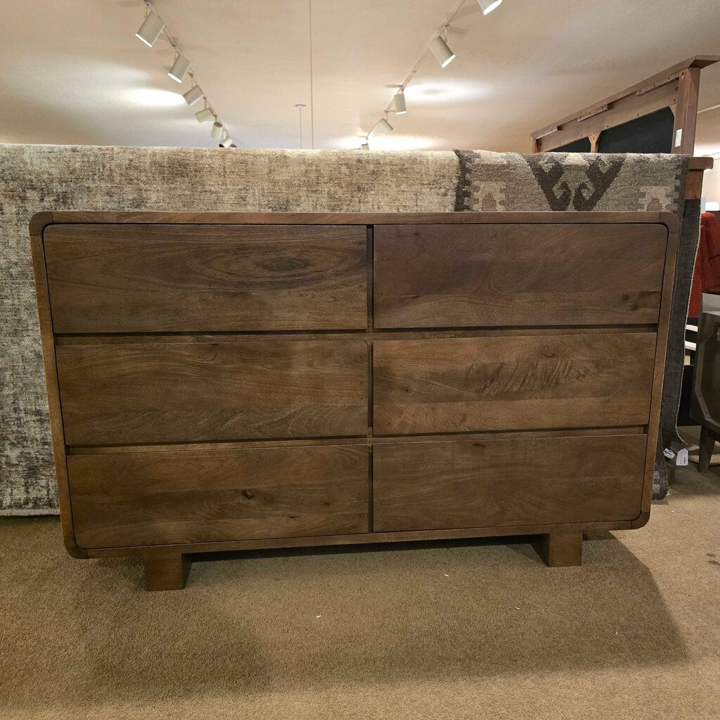 Milbunde Dresser