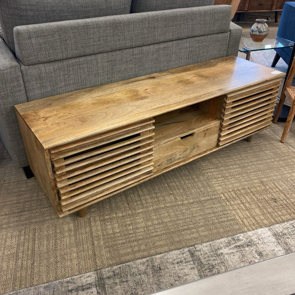 wood low media stand