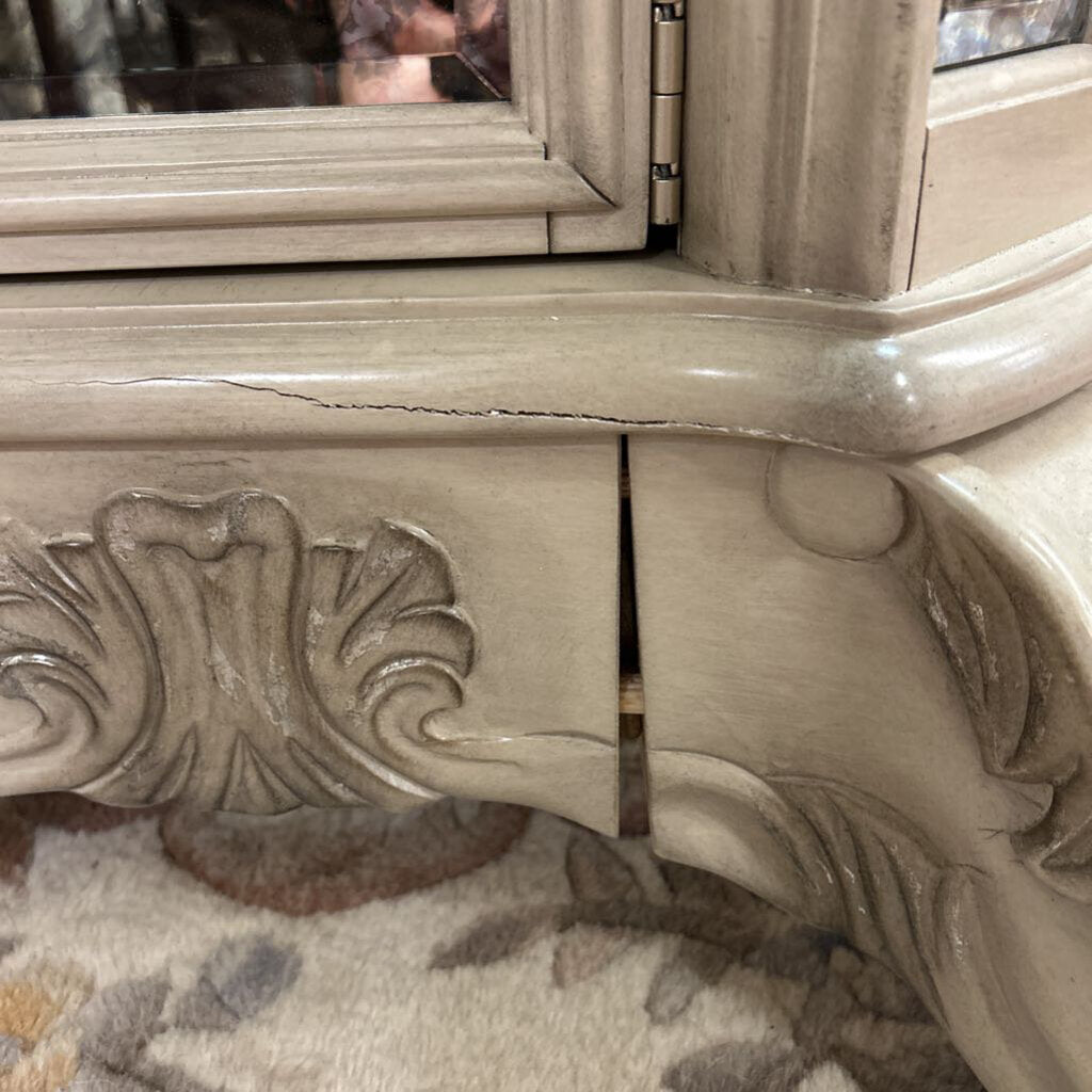 Michael Amini Platine De Royale Round Dining Table