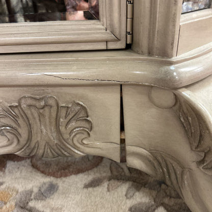 Michael Amini Platine De Royale Round Dining Table