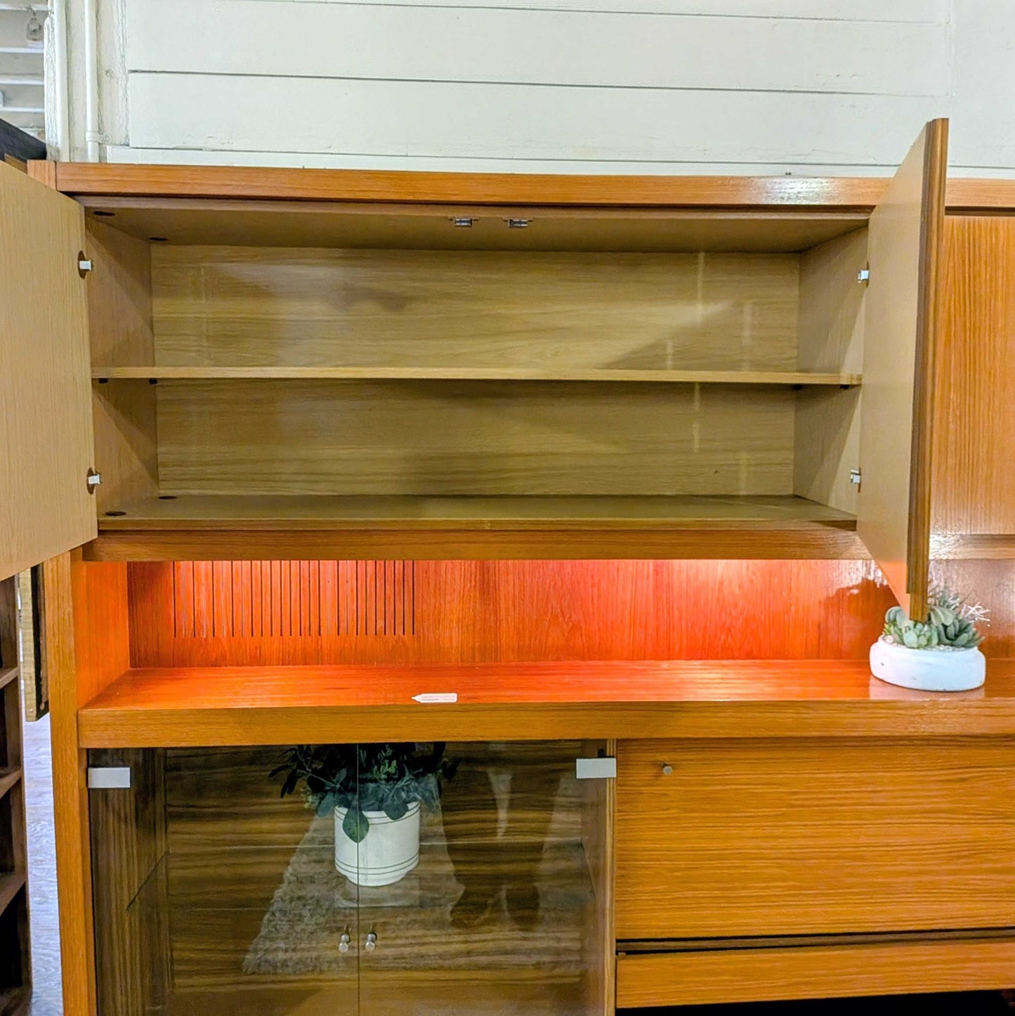 Large Media Unit W/ Speakers and Lights