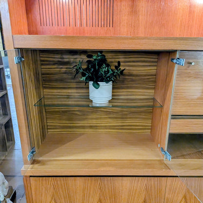 Large Media Unit W/ Speakers and Lights