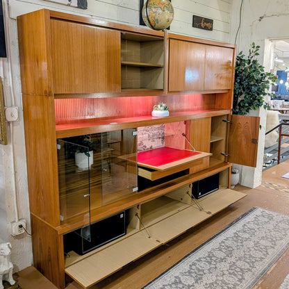 Large Media Unit W/ Speakers and Lights