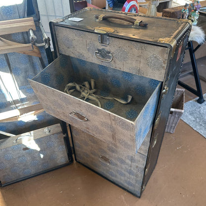 1920's Wheary Cushin Top Wardrobe C TRUNKS