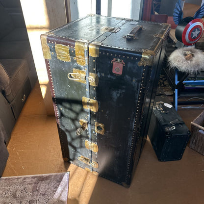 1920's Wheary Cushin Top Wardrobe C TRUNKS